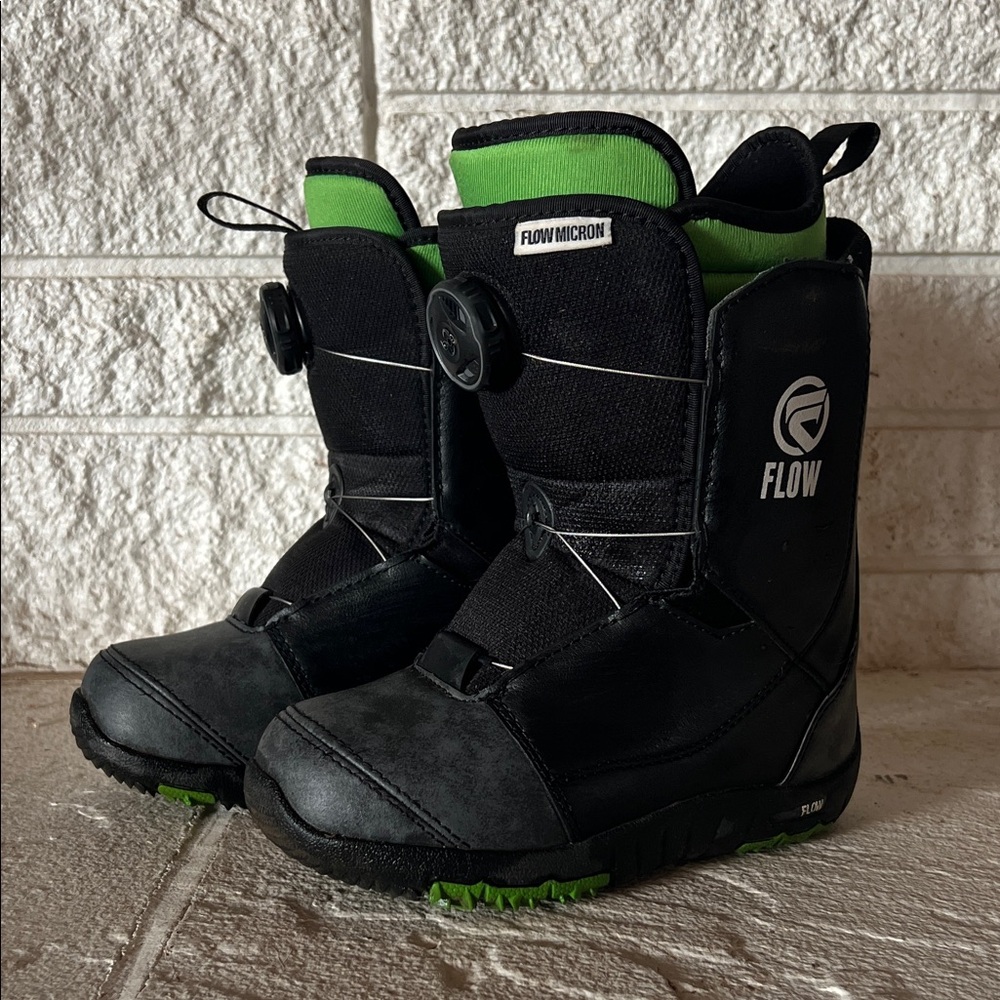 Kids Black and Green Flow Micron Snowboard Boots BOA system - Kids Size 1